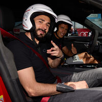 Vídeo: Benzema y más jugadores del Real Madrid se lo pasan en grande con el Audi RS e-tron GT en el Jarama 