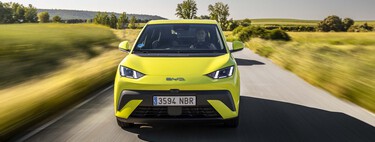 Probamos el BYD Dolphin Surf: el coche eléctrico con más sentido del mercado es un utilitario de menos de 20.000 euros que se mueve como uno grande