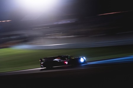 Lucha contrareloj entre los Toyota en la noche de las 24 Horas de Le Mans 2018