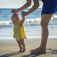 Cuándo empiezan a caminar los bebés: los primeros pasos, cada uno a su ritmo 