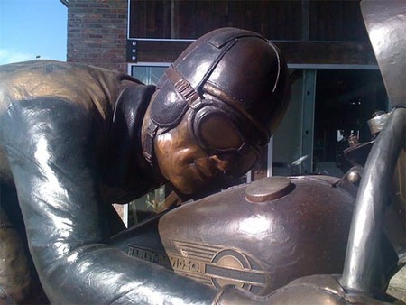 Escultura robada de un concesionario Harley Davidson