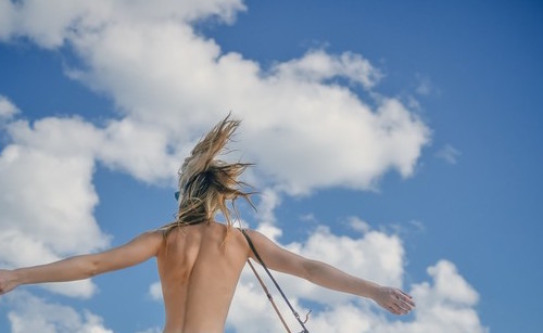 ¿A dónde viajan los nudistas en invierno?