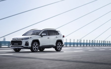 Suzuki presenta el nuevo Suzuki Across: un SUV híbrido enchufable primo hermano del Toyota RAV4 con 75 km de autonomía eléctrica