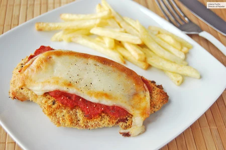 Receta de pollo a la parmesana: ¿quién dijo que las pechugas son sosas y aburridas?