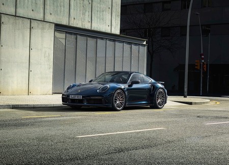 Para Porsche el futuro no sólo es la electricidad, también los son los motores a combustión y los combustibles sintéticos
