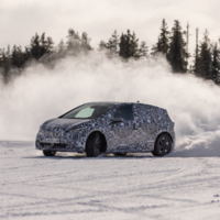 El eléctrico CUPRA Born apura su puesta a punto a -30ºC derrapando sobre la nieve en este vídeo 