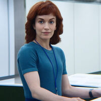 Britt Lower gana su primer Emmy por 'Separación" y Helly R se cuela "accidentalmente" en su discurso al recoger el premio