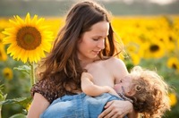 "No hay evidencia científica de ningún daño por dejarle mamar al niño los años que quiera", entrevista a Kathy Dettwyler