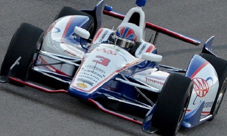 Helio Castroneves gana en Texas no sin polémica
