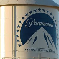 Todos dábamos por hecho que la fusión entre Warner y Paramount estaba hecha, pero acaban de paralizarla y puede que sea para siempre