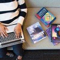 Un autodidacta nos da un consejo para aprender más rápido: aléjate de tutoriales y Google, las respuestas están en otro lado   