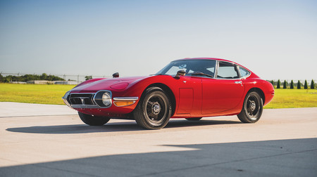 Uno de los 62 magníficos Toyota 2000GT con volante a la izquierda busca nuevo dueño: se subastará en octubre