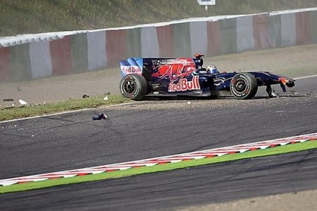f1_jaime-alguersuari-accidentado-en-la-130r-de-suzuka.jpg