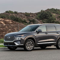 El nuevo Hyundai Santa Fe estrena una gigantesca parrilla y nuevos motores, con opción híbrida e híbrida enchufable