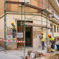 La Ley de Propiedad Horizontal lo confirma: la comunidad de vecinos no puede negarse a ciertas obras de accesibilidad si lo pide un mayor de 70 años 