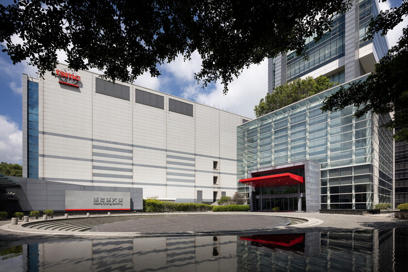 TSMC ha encontrado la forma de esquivar los aranceles de EEUU. Aunque tendrá que gastarse 100.000 millones de dólares