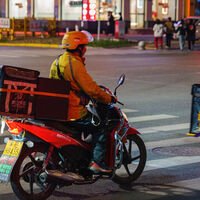China tiene un problema: detrás de miles de restaurantes de comida a domicilio no hay local, ni cocina, ni restaurante