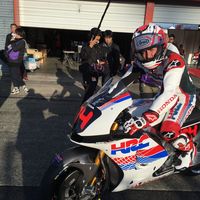 Ha vuelto a pasar, Fernando Alonso se pone a los mandos de la Honda RC213V de MotoGP otra vez