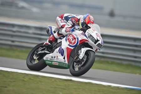 Superbikes Holanda 2014: Michael Van Der Mark rueda como un reloj y gana en Supersport 