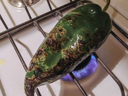 3 consejos para pelar chiles poblanos sin romperlos: perfectos para rellenar o hacer rajas