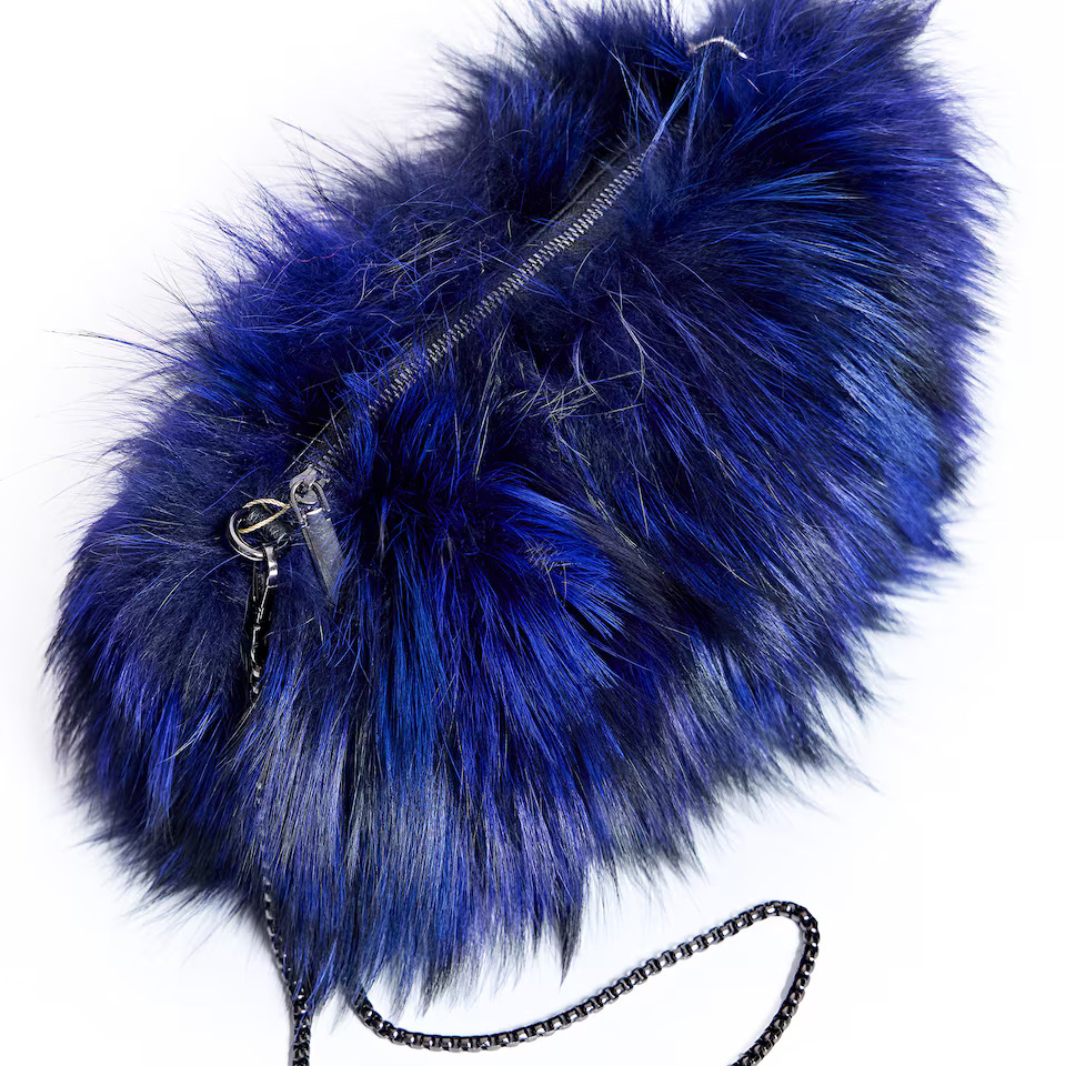 Maximilian
Bolso de fiesta de pelo de zorro, en color azul