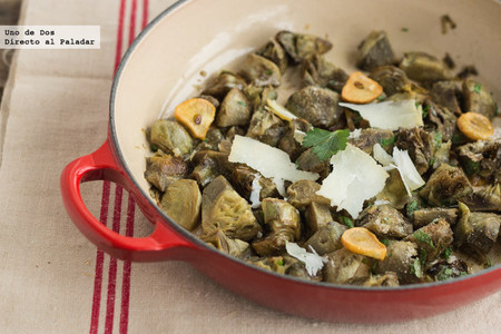 Alcachofas rehogadas con queso. Receta