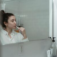 Se você sempre escova os dentes depois de comer, a ciência tem algo a lhe dizer: você está fazendo isso do jeito errado 