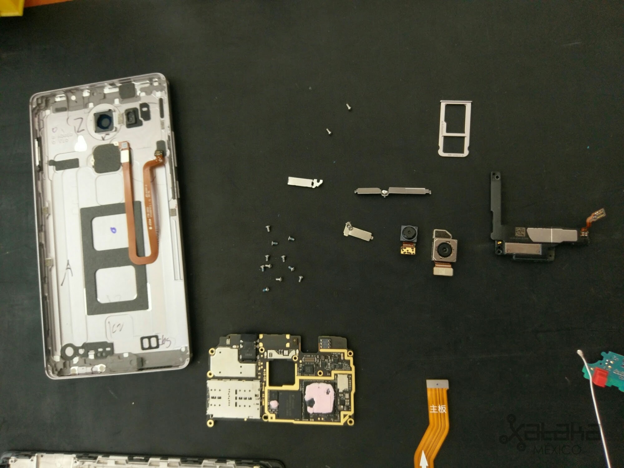Foto de Desensamble del Huawei Mate 8 (8/8)