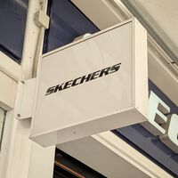 Skechers nos sorprende en sus rebajas con estos botines cómodos y calentitos que elevarán nuestros looks de otoño