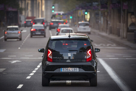 Europa quiere 30 millones de coches eléctricos circulando en 2030, pero la industria automotriz no lo ve factible