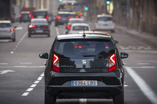 Europa quiere 30 millones de coches eléctricos circulando en 2030, pero la industria automotriz no lo ve factible