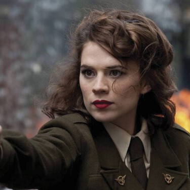 Hayley Atwell como Peggy Carter