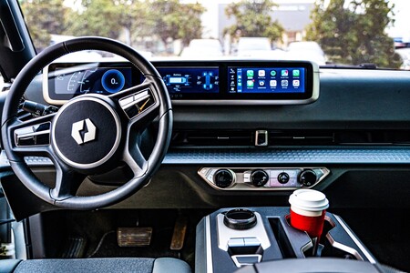 La Lordstown Endurance promete ser la primera pick-up eléctrica del mundo y ya muestra su interior con triple pantalla