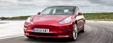 Miles de Tesla analizados para ver cómo aguantan sus baterías: la buena noticia es que su capacidad no se hunde con el tiempo, pero hay un aviso importante para los que compramos en Europa
