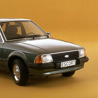 El manual decía que se tardaban 3 horas en cambiar el motor de un Ford Escort. Cinco marines lo hicieron en 42 segundos, y el récord sigue vivo desde 1985