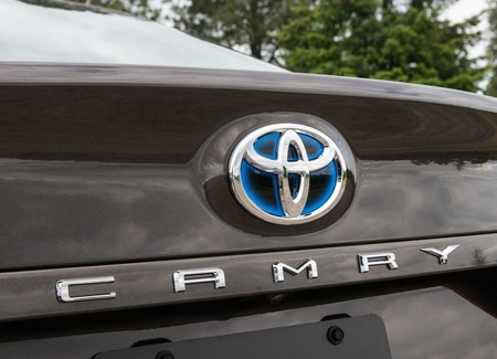 Toyota Camry Hybrid 2