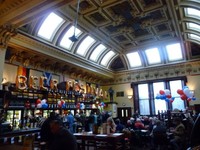 Visitando bibliotecas, pubs y cafeterías que antes fueron iglesias 