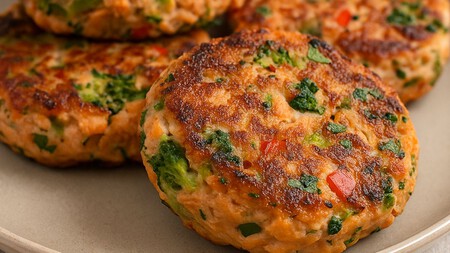 Receta fácil de tortitas de salmón en lata: económicas, rendidoras y altas en proteína