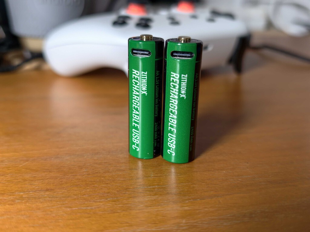 Estaba harto de las pilas del mando que se gastan: ahora uso unas con USB y son mano de santo
