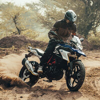 La BMW G 310 GS actualiza su motor a Euro5 y también se ofrecerá con la librea del 40 aniversario GS