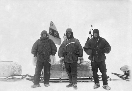 Ernest Shackleton (à esquerda) com Robert Falcon Scott e Edward Wilson na Antártida, 1902.