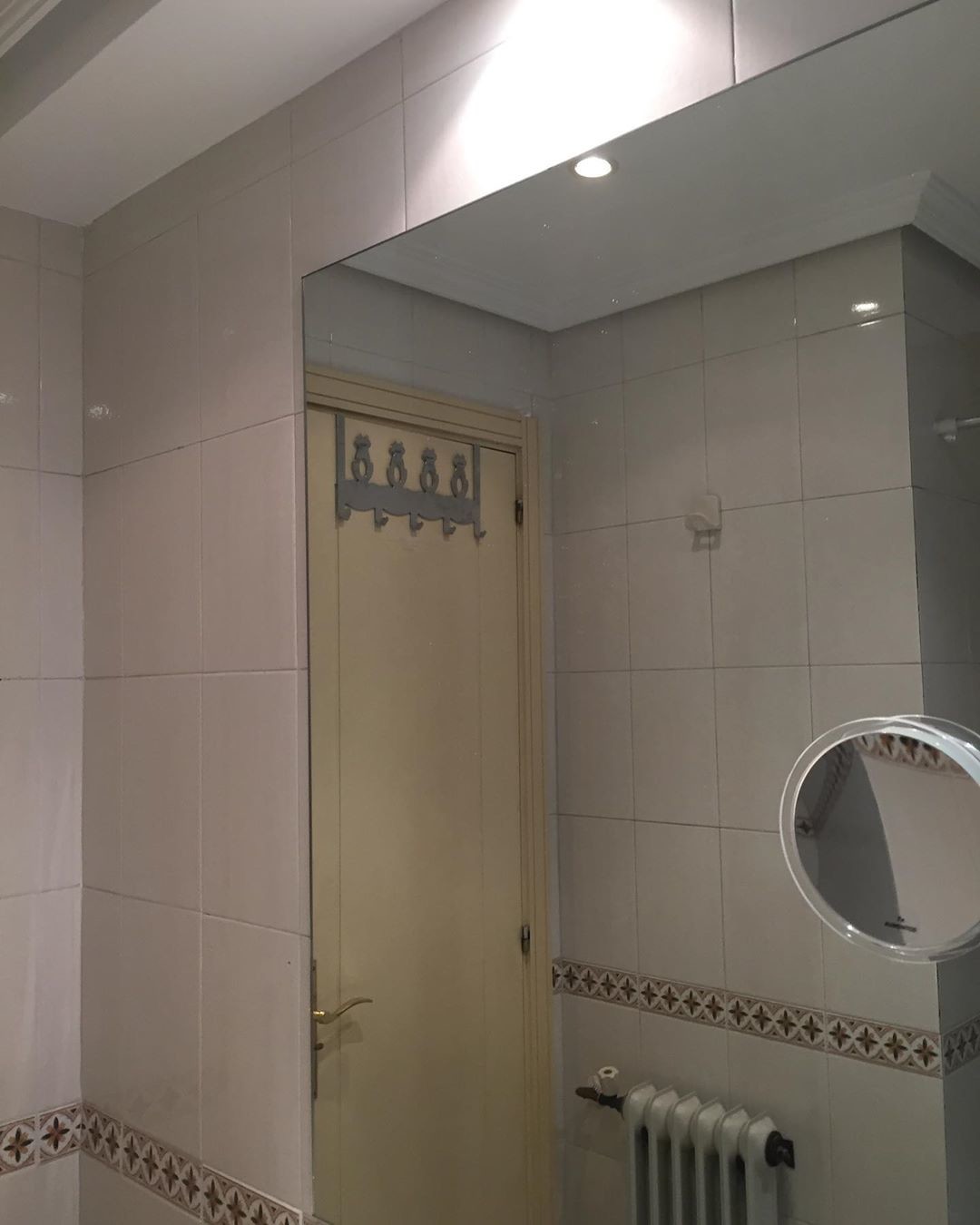 El Antes y después de un cuarto de baño (con lavadora), después de una