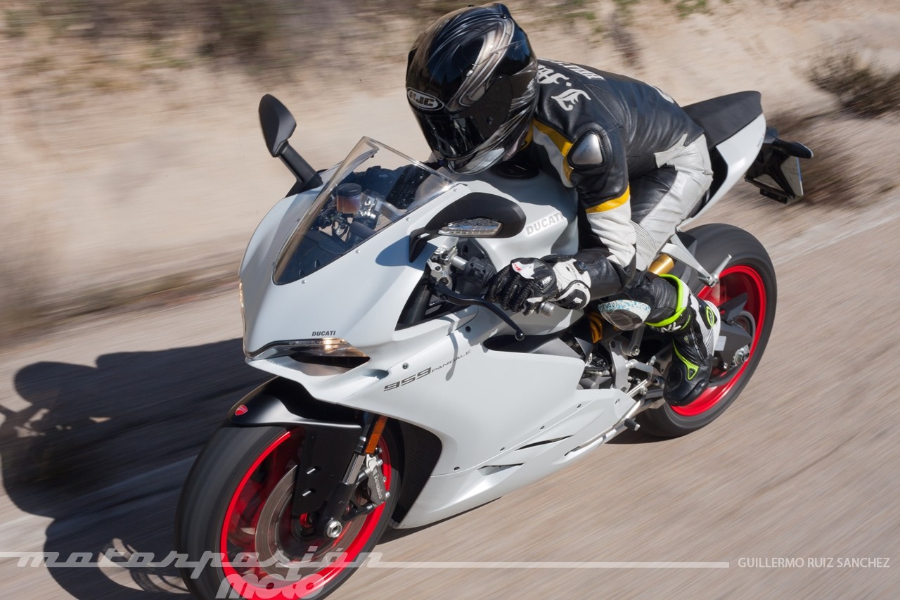 A bordo de la Ducati 959 Panigale, melodía en movimiento