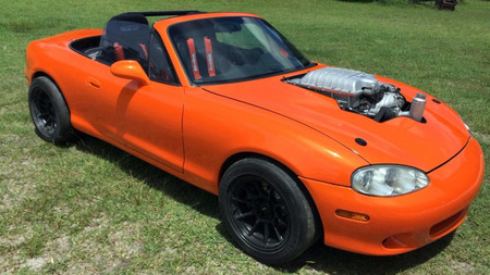 ¿Quieres un Mazda MX-5 con motor de Hellcat? Es tu día de suerte, saldrá uno a subasta