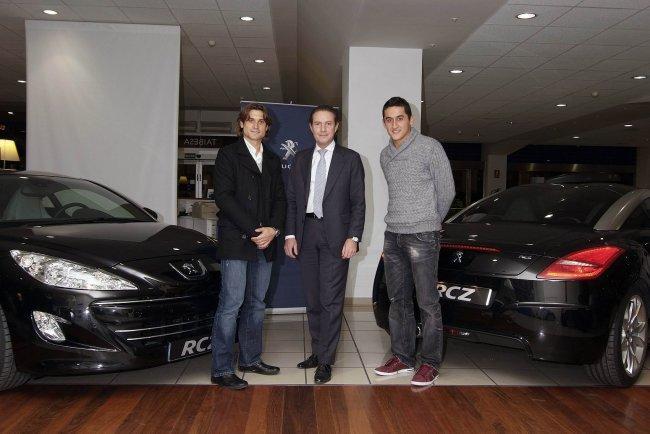 David Ferrer y Nicolás Almagro con Rafael Prieto y el Peugeot RCZ