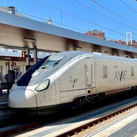 Renfe tiene perdidos tres trenes AVRIL y un problema aún más grave: aún no sabe cuándo los va a recibir