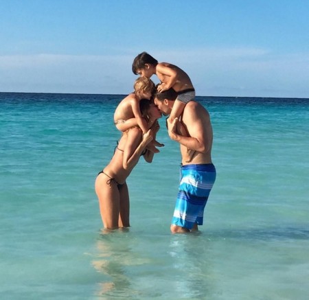 Estampas de verano: la familia feliz de Gisele Bündchen y la misteriosa foto de Hiba Abouk