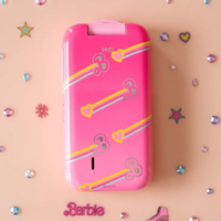 El teléfono de Barbie cuesta 130 euros, no te deja utilizar redes sociales y es tan fantástico como poco práctico