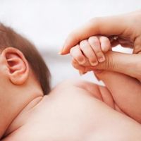 Nace una bebé que permitirá curar la enfermedad grave y rara de su hermano mayor 