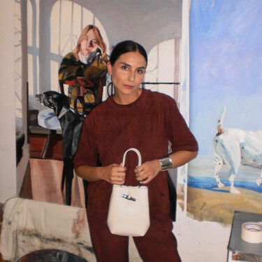 El color del año 2026 según Pantone es el Cloud Dancer, y este bolso de Bimba y Lola lo representa a la perfección 